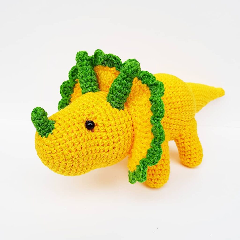 PATRÓN GRATIS Dinosaurio Triceratops Amigurumi paso a paso - Crochetisimo PATRÓN GRATIS Dinosaurio Triceratops Amigurumi paso a paso - Crochetisimo