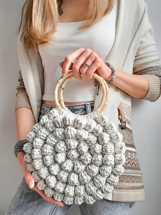 PATRÓN GRATIS Bolsa Casual elaborada con Punto Popcorn en Crochet Crochetisimo