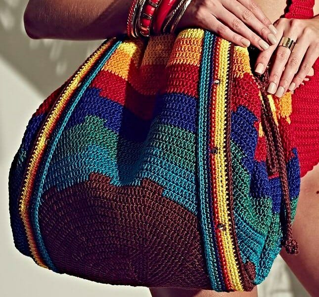 PATRÓN GRATIS Bolso de playa Colorido en Crochet -