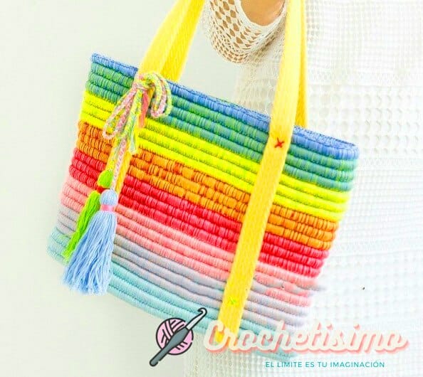 PATRÓN GRATIS Elegante Bolso Multicolor Tejido en crochet