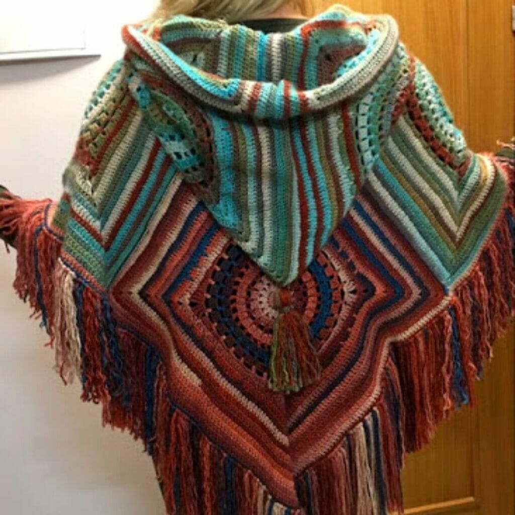 GRATIS Gigantes Ponchos o Capas en Crochet - Crochetisimo