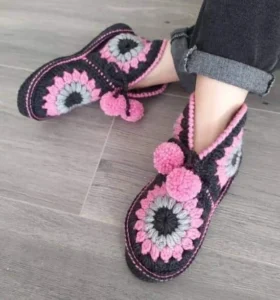PATRÓN GRATIS Zapatillas de Flores Africanas a Crochet