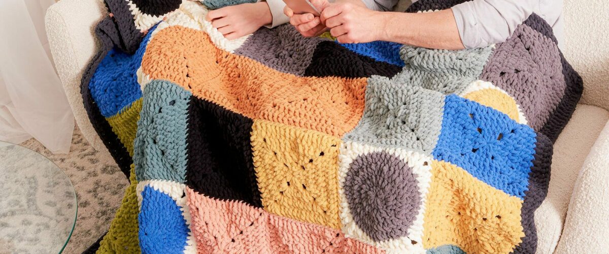 Patrón gratis Manta XXL a crochet con diseños geométricos.