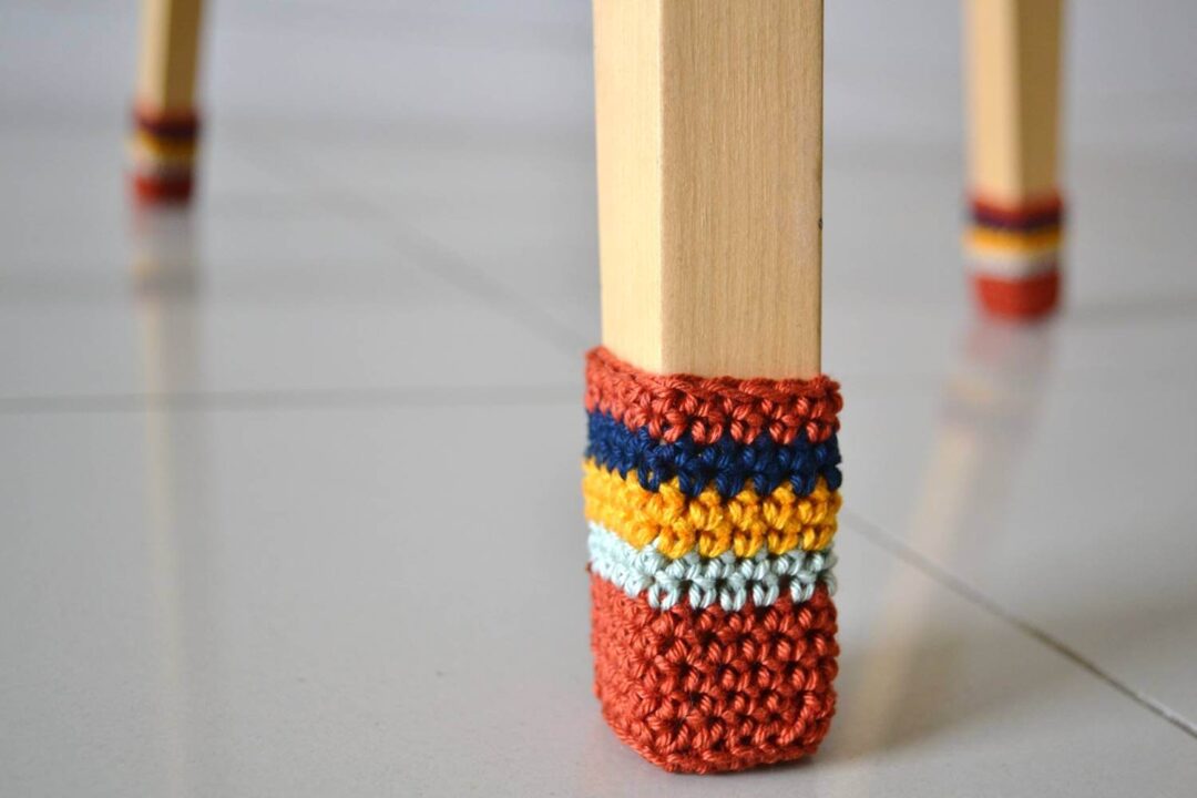 PATRÓN GRATIS Adorables Calcetines de Crochet para Sillas - Crochetisimo