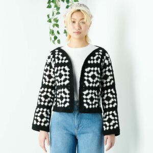 PATRÓN GRATIS Chaqueta Black and Whiteen Crochet