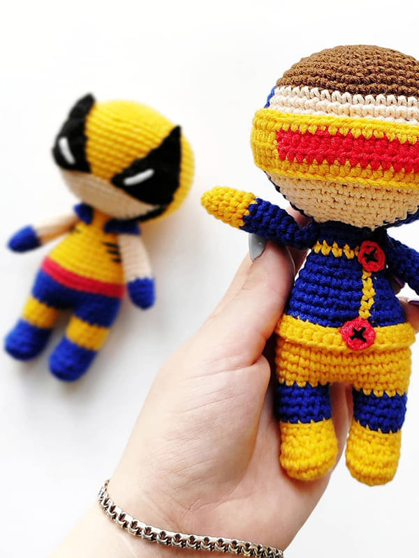 Pequena Wolverine Espanol Amigurumi Muneca PDF Patron Gratis 4