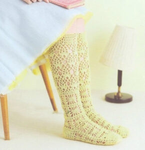 PATRÓN GRATIS Delicados Calcetines en Punto Fantasía en Crochet