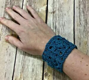 Brazalete Retro Cuadros de la Abuela en Crochet PATRÓN GRATIS
