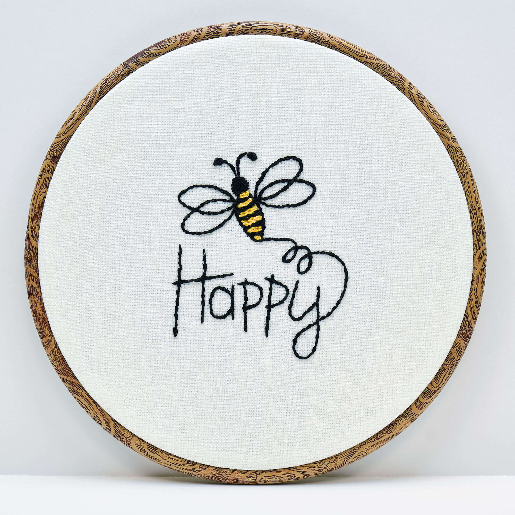 PATRÓN GRATIS Bordado Abeja Feliz en Crochet - Crochetisimo