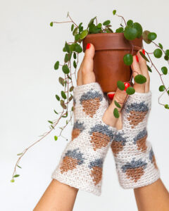 PATRÓN GRATIS Mitones Bellotas Silvestres en Crochet