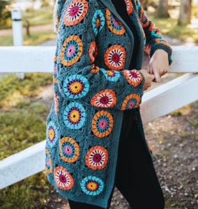 Cárdigan Vintage Lucy en Crochet Patrón Gratis