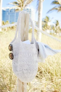 Bolsa Arena Blanca en Crochet Patrón Gratis