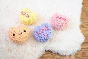 Llavero Candy Love en Amigurumi Patrón Gratis