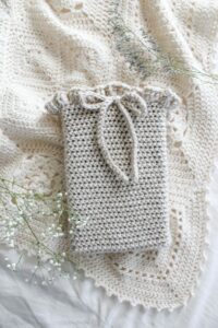 Funda de Libro con Volantes Patrón en Crochet Gratis