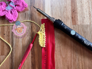 Técnica Bordando Sobre Cremalleras en Crochet