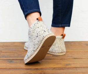 Como Reciclar unas Chanclas para Pantuflas en Crochet