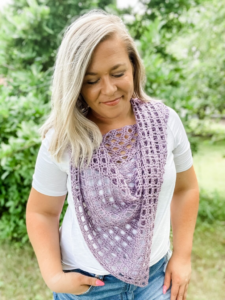 Transforma tu estilo con este hermoso Chal a Crochet Patrón Gratis
