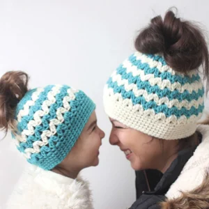 Patrón Gratis de Gorro con Coleta al Aire en Crochet (Tallas XS a XL)