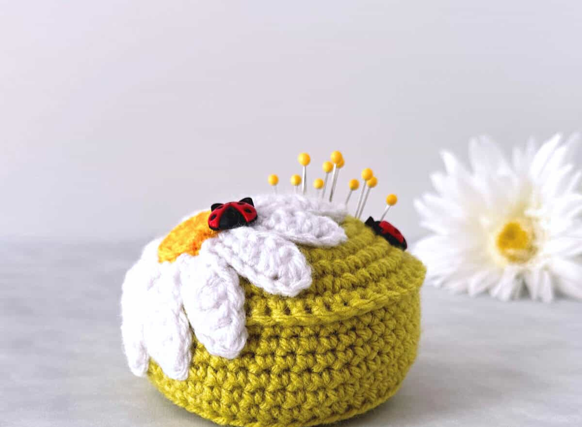 ¡ORDENA TUS HERRAMIENTAS! Alfiletero de Margarita en Crochet PATRÓN