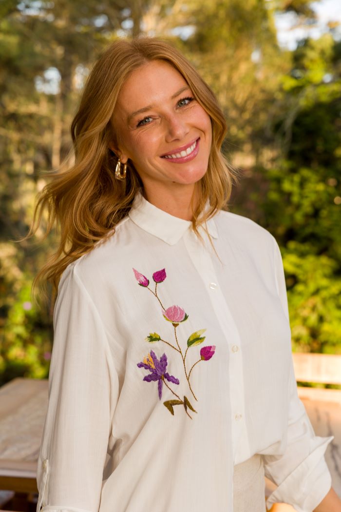 ¡Florece tu Estilo! Personaliza tus Camisas con Bordados Florales