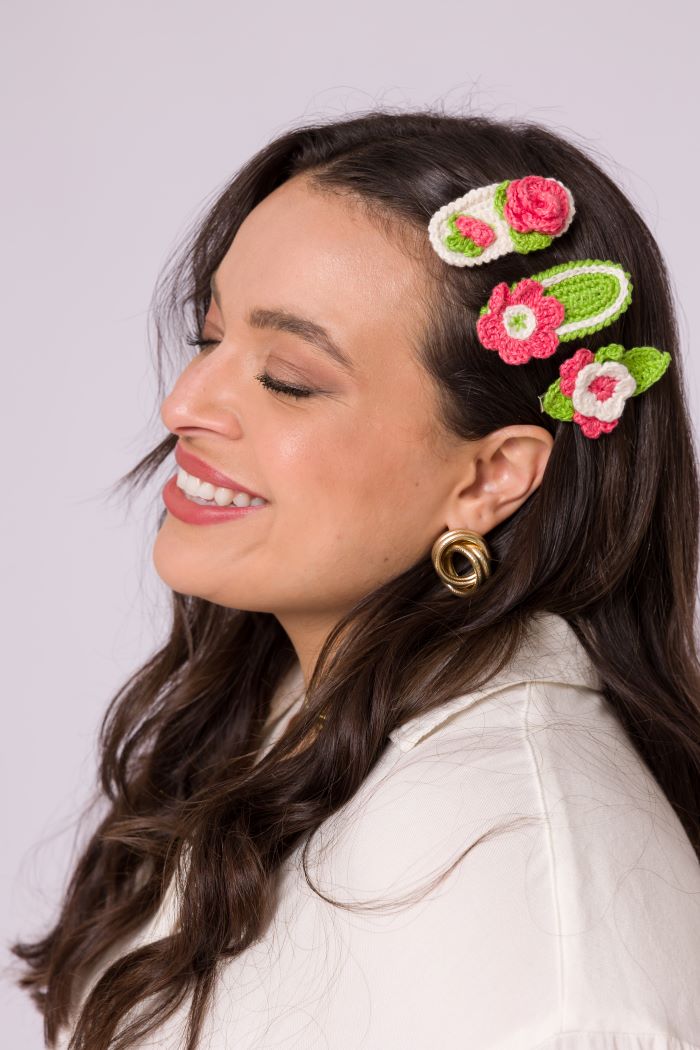 ¡Florece tu Estilo! Set de Ganchitos con Flores en Crochet PATRÓN