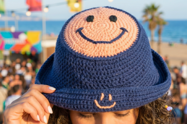 Teje el Gorro Pescador Carita Feliz de Verano (Patrón Gratis) 🎊⛱️🙂