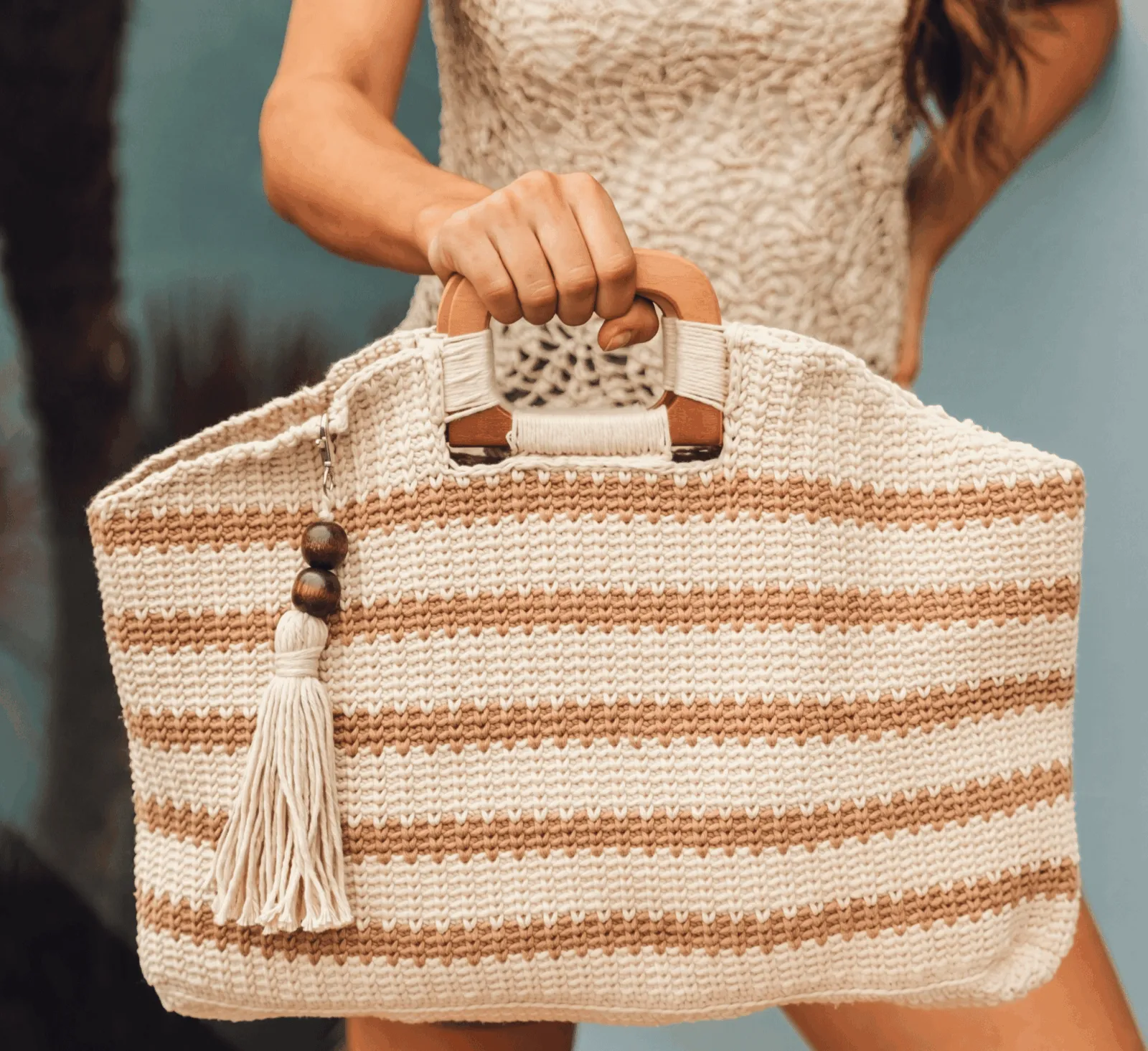 Bolso Playero con Asas de Madera en Crochet (Patron Gratis)