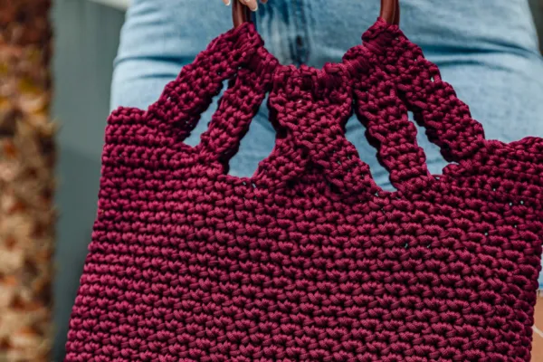 Teje la Bolsa Majestic un Diseño Sofisticado (Patrón Gratis)