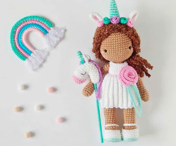 Teje la Adorable Muñeca Unicornio Amigurumi (Patrón Gratis)