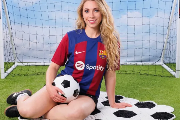 Teje la Manta Balón de Fútbol a Crochet (Patrón Gratis)