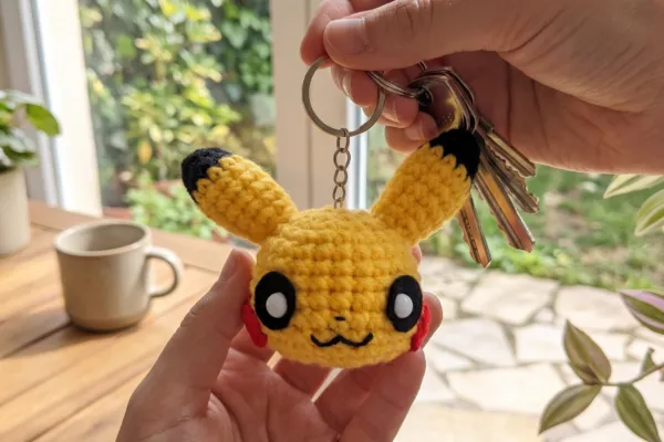 Llavero de Pikachu a Crochet en Amigurumi Fácil (Patrón Gratis)