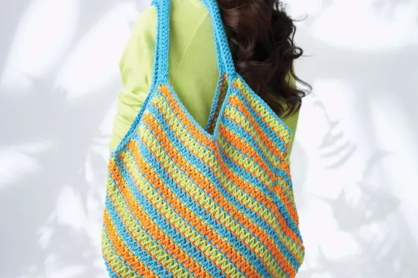 Teje la Bolsa Elisa Colorida en Crochet (Patrón Gratis)