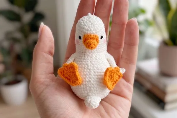 Patito Tierno Llavero Amigurumi paso a paso (Patrón Gratis)