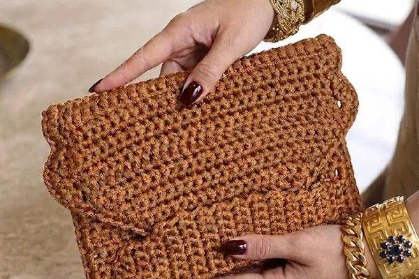 Teje la Cartera de Mano Cleopatra en Crochet (Patron Gratis)