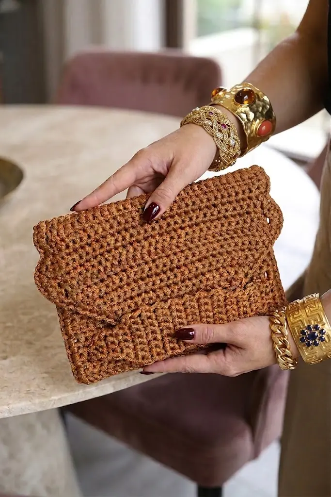 Teje la Cartera de Mano Cleopatra en Crochet (Patron Gratis)