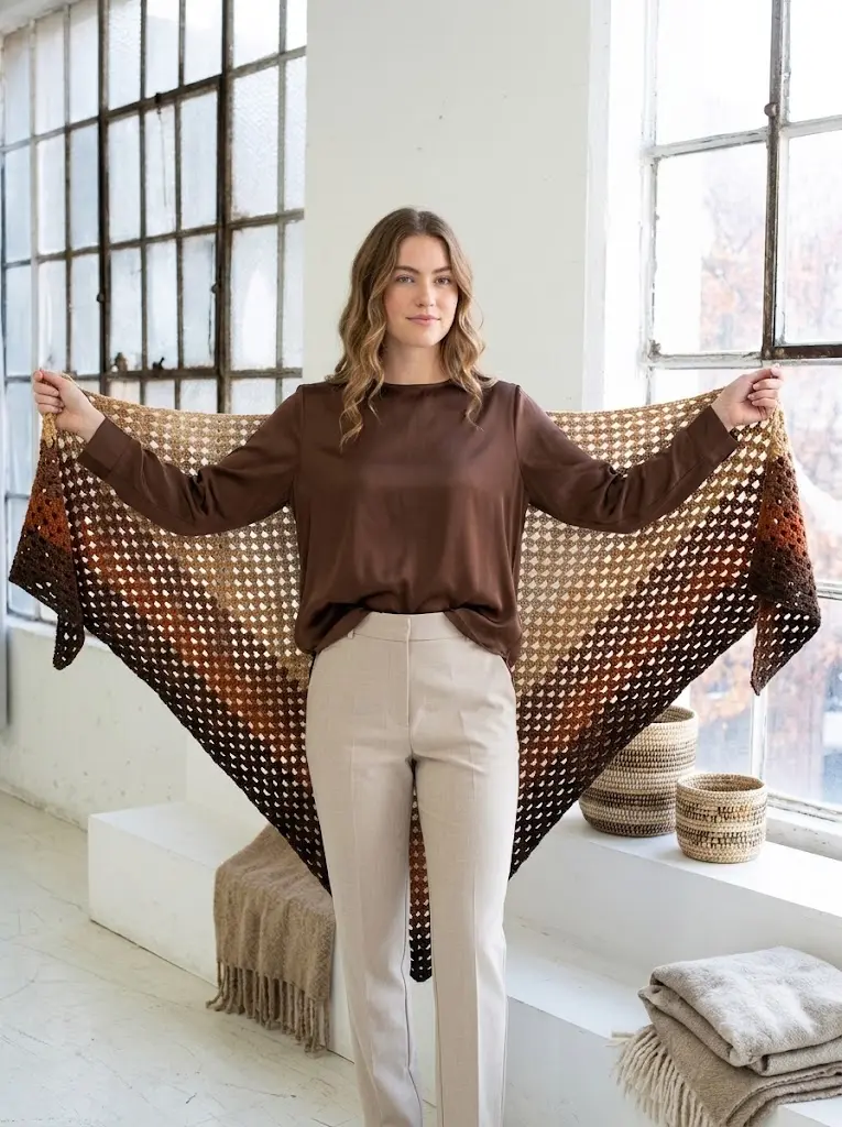 Chal Triangular Oversize Otoño a Crochet (Patrón Gratis)